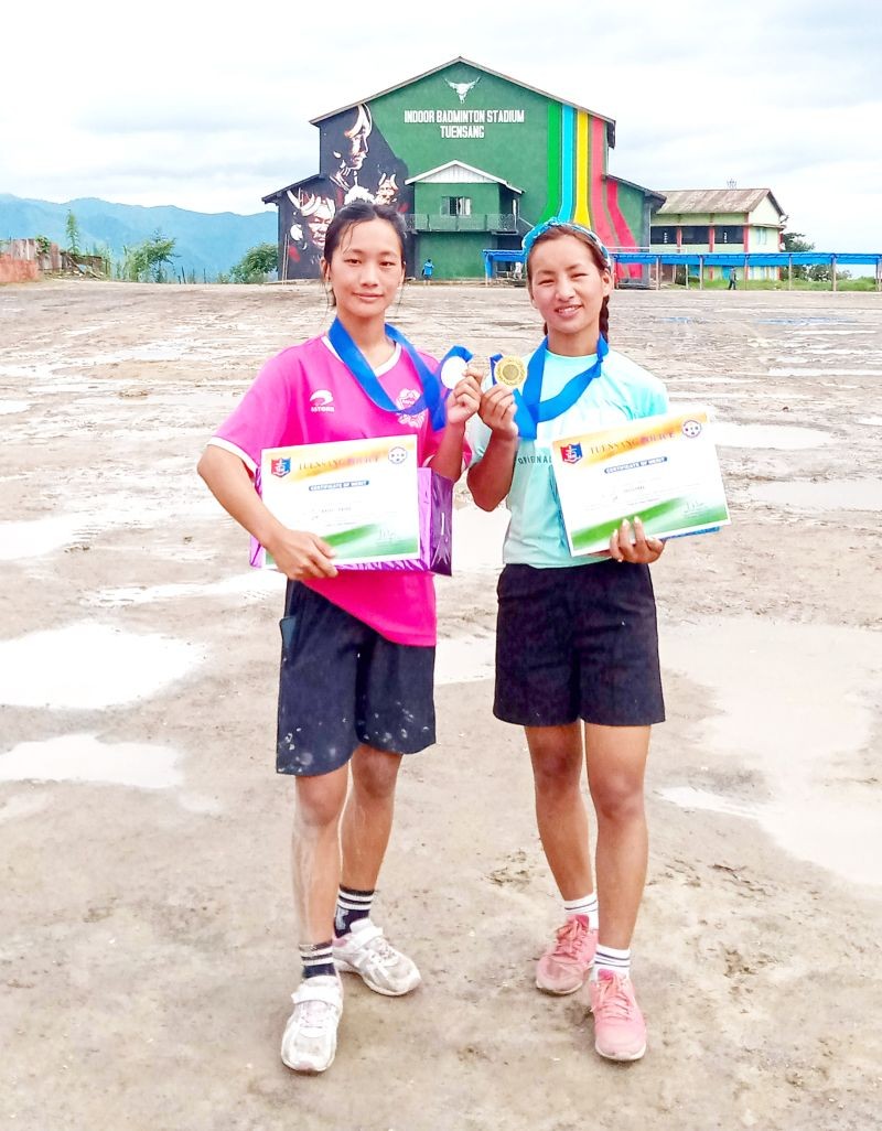 Siblings C Senti Naro and Nasen Naomi bagged the 1st and 2nd prize respectively in the female category of the mini-marathon (10 km) race organized by DEF Tuensang on August 14 in Tuensang in commemoration of the celebration of 75 years of Indian Independence. Methiam Khiam won the third prize.  Altogether, 77 competitors participated in the mini-marathon. In the male category, Thungti Moba Chang won the first prize while Sochiu Khiam and Lemchiu Y Khiam came second and third respectively. The winners were awarded with certificates of merit, medals and gifts, while the rest of the participants were all given certificate of participation.  (Morung Photo)